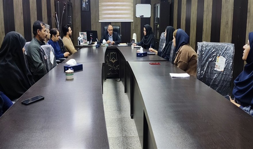 برگزاری جلسه اداری با حضور ریاست و معاون و کلیه کارکنان دانشکده